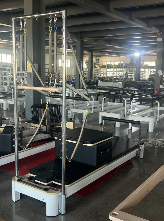 Pilates Reformer con torre.jpeg Pilates Reformer con torre.jpeg
