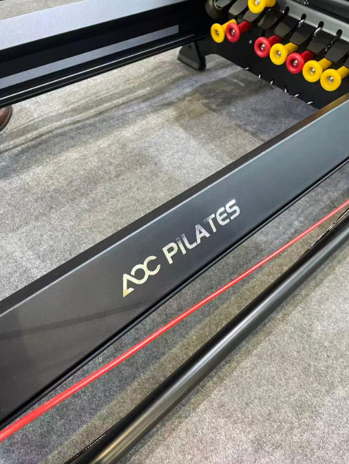 Adhesivos metálicos y logotipos efecto cristal para Pilates.jpg Adhesivos metálicos y logotipos efecto cristal para Pilates.jpg