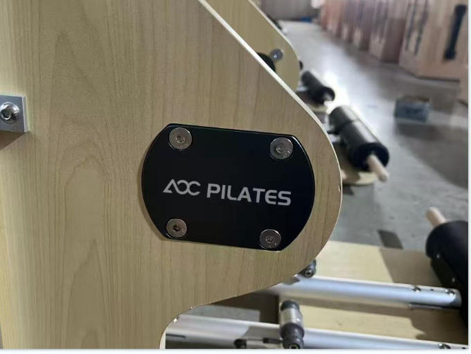 Placa metálica para reformers y equipos de Pilates premium.jpg Placa metálica para reformers y equipos de Pilates premium.jpg